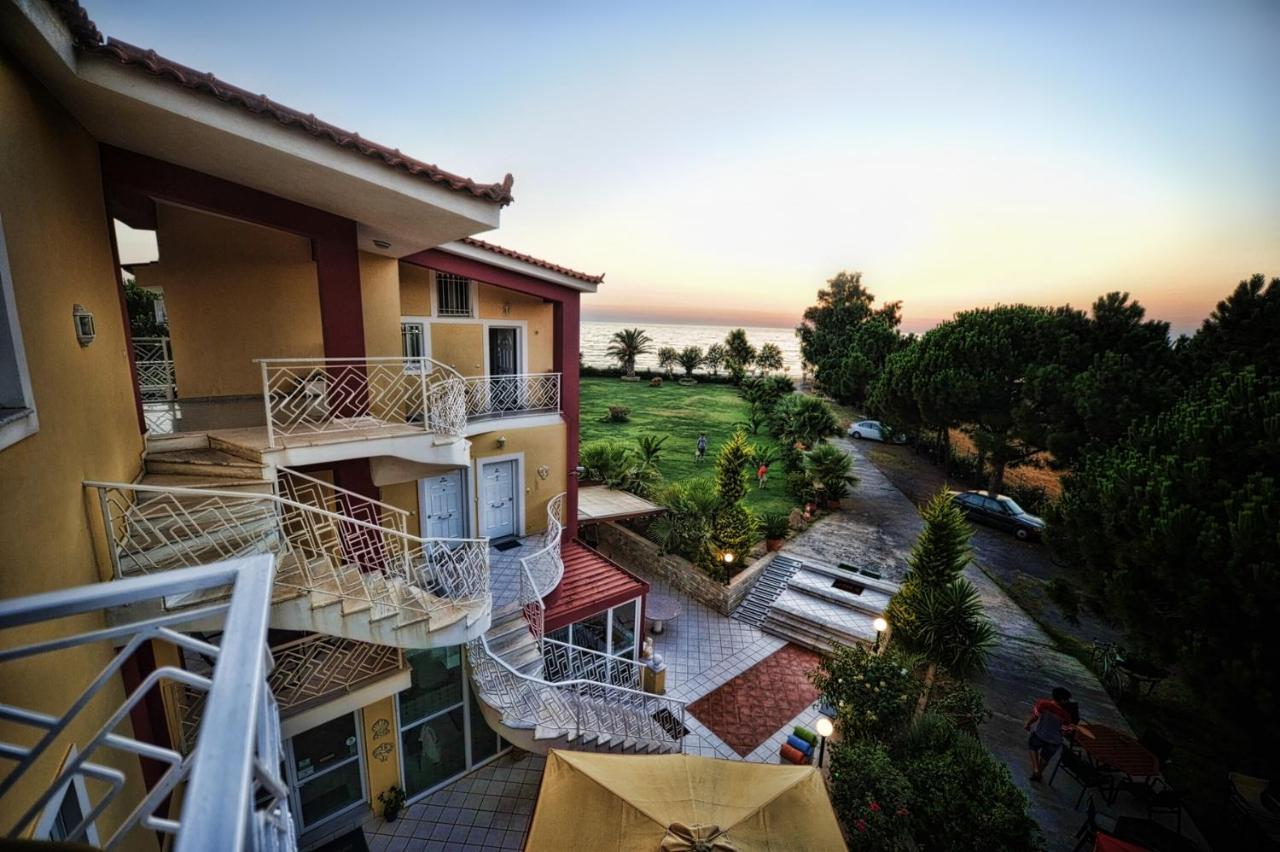 Irida Beach Resort Suites Kyparissia Buitenkant foto