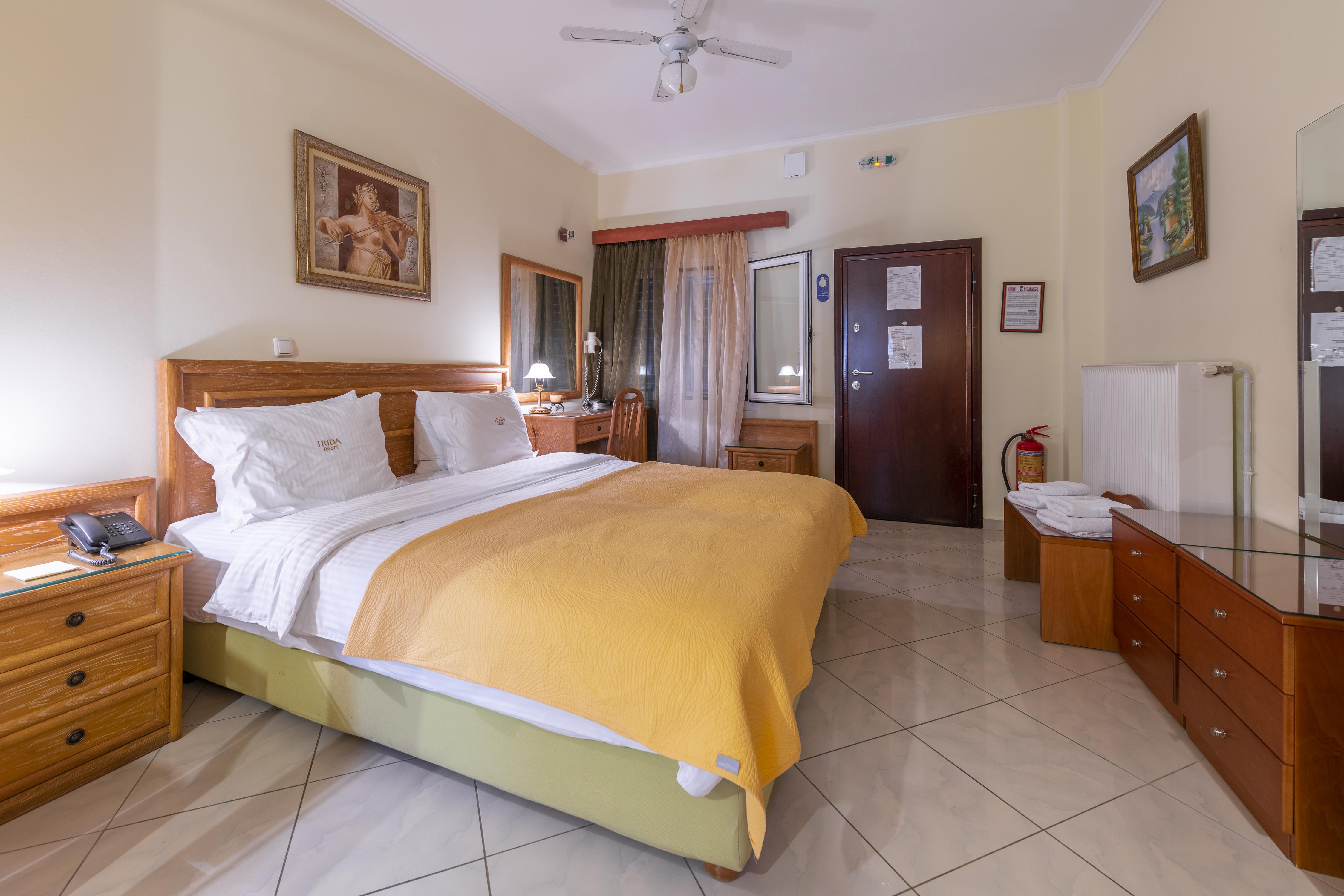 Irida Beach Resort Suites Kyparissia Buitenkant foto