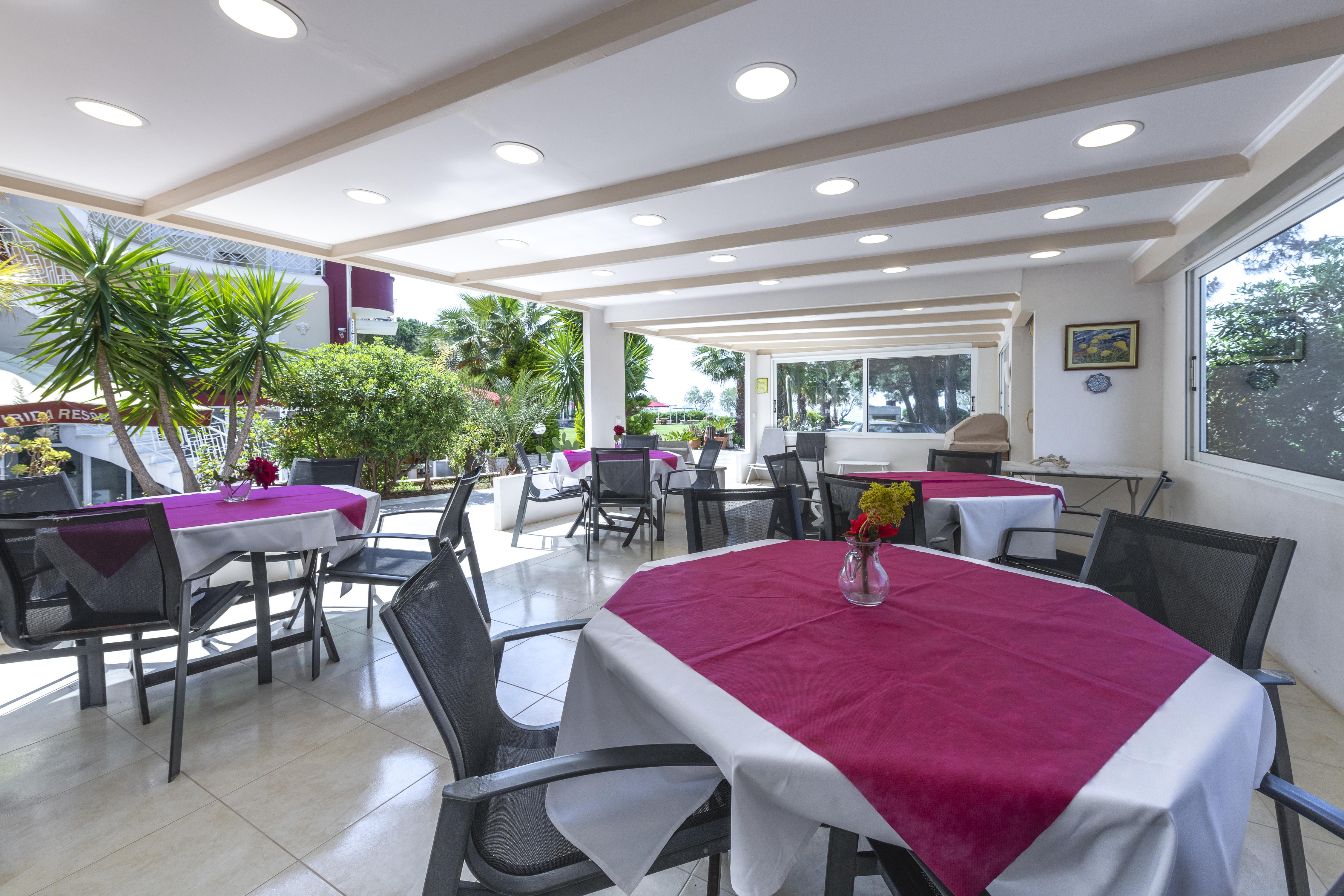 Irida Beach Resort Suites Kyparissia Buitenkant foto