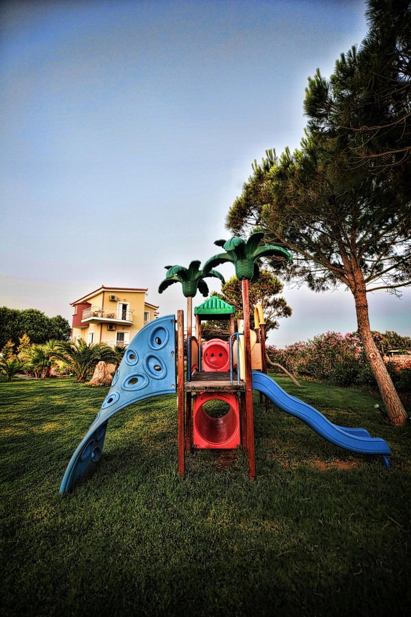 Irida Beach Resort Suites Kyparissia Buitenkant foto