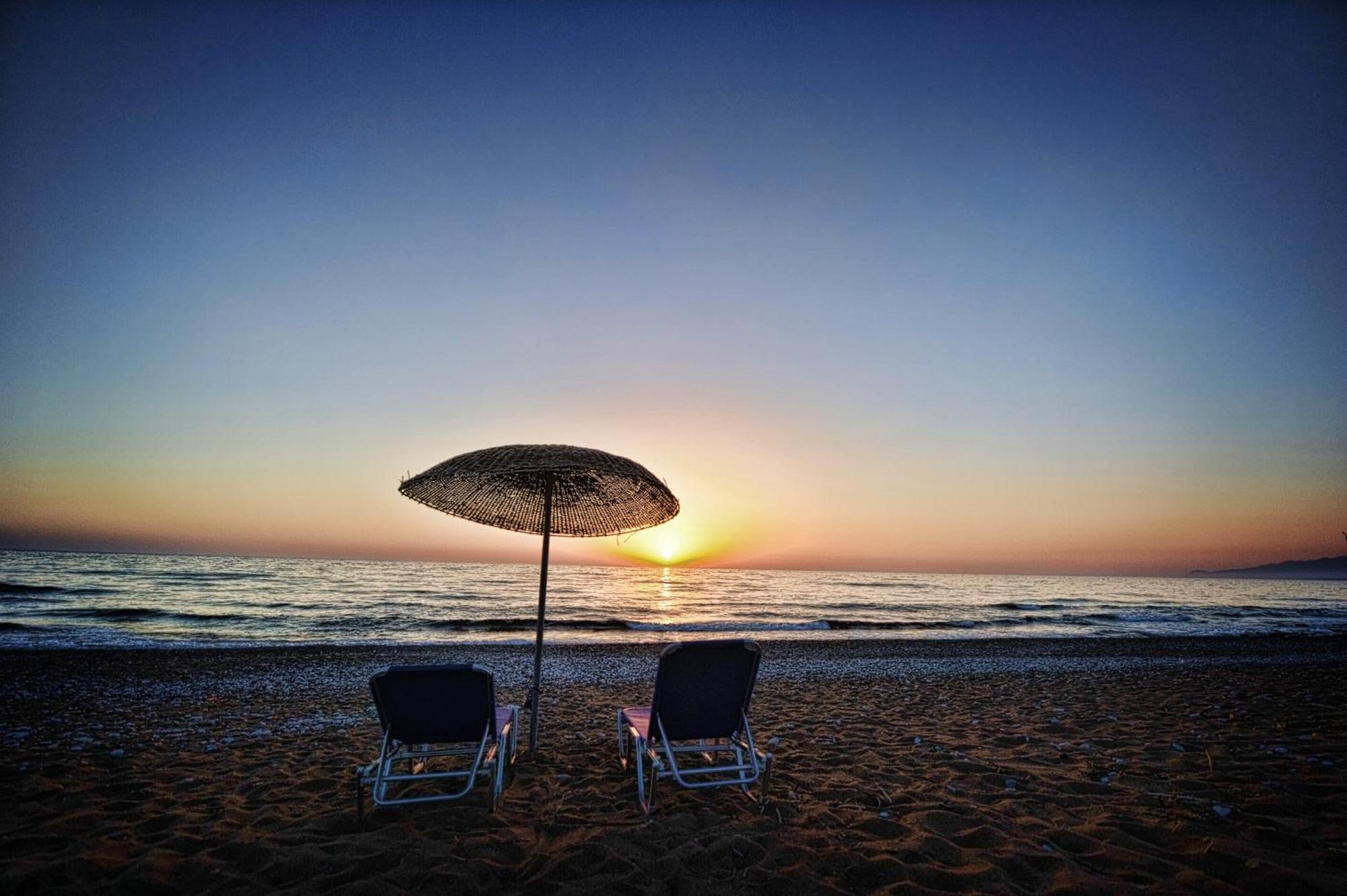 Irida Beach Resort Suites Kyparissia Buitenkant foto