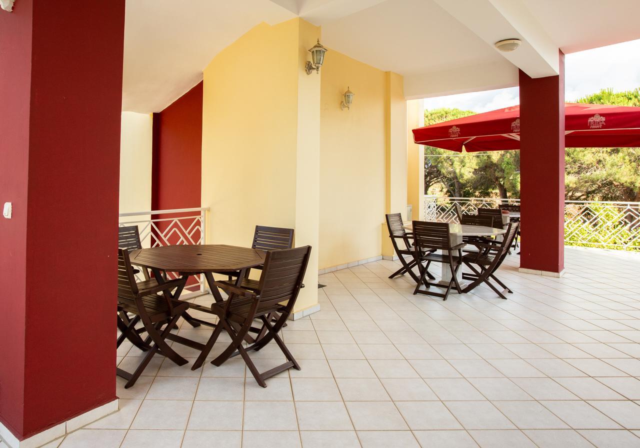 Irida Beach Resort Suites Kyparissia Buitenkant foto