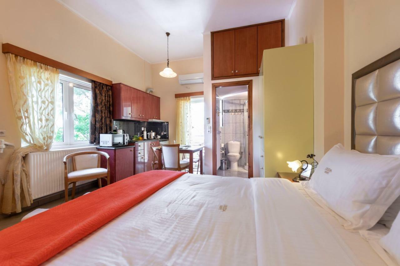 Irida Beach Resort Suites Kyparissia Buitenkant foto